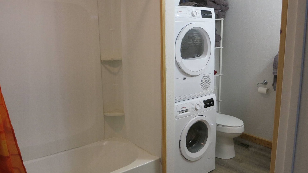 Lovell House | Charming 2-bedroom house in Lovell with AC, WiFi.
