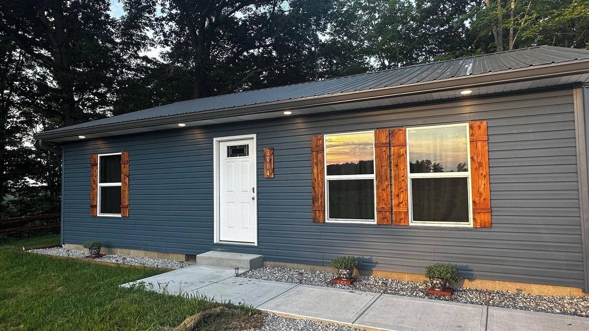 Pierceville House | Charming 2-bedroom house in Devil's Elbow Osgood, IN