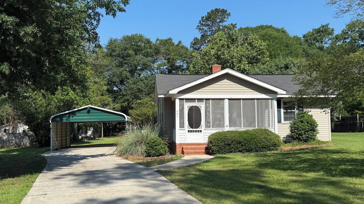 Perry House | Charming 2-bedroom house in Perry with AC, WiFi