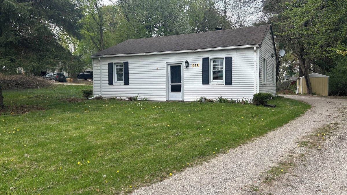 Saline House | Charming 2-bedroom house in Saline with WiFi and AC