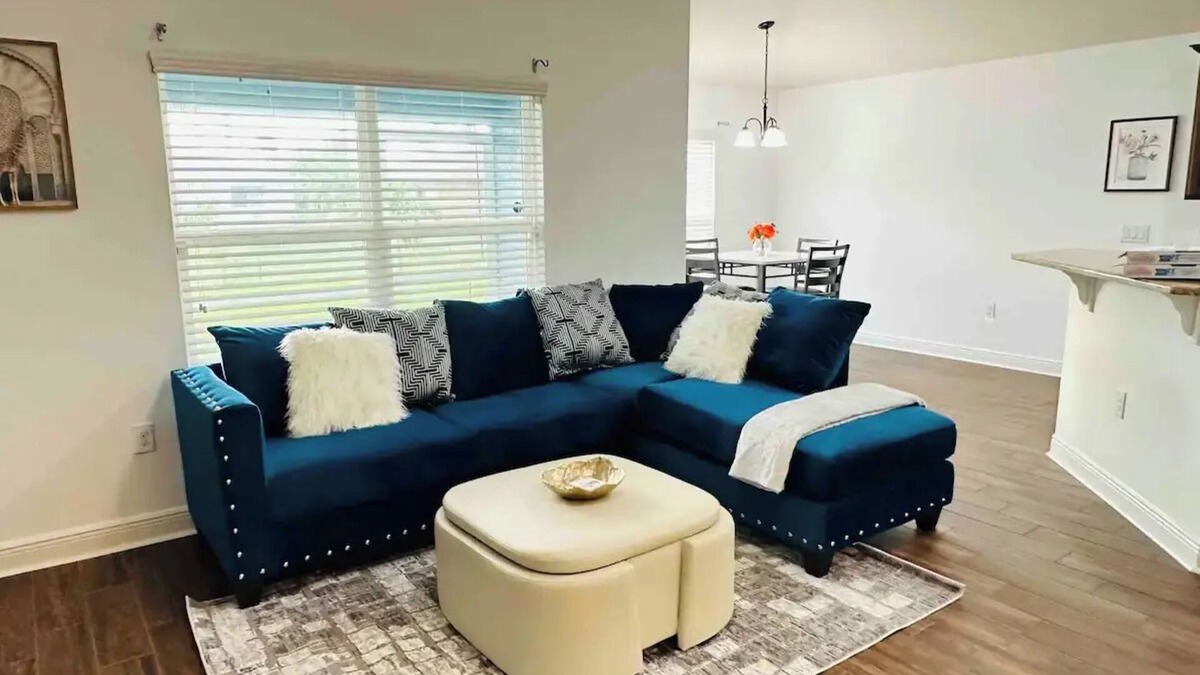 Tracy House | Charming 2-bedroom house with WiFi, AC in peaceful Tracy