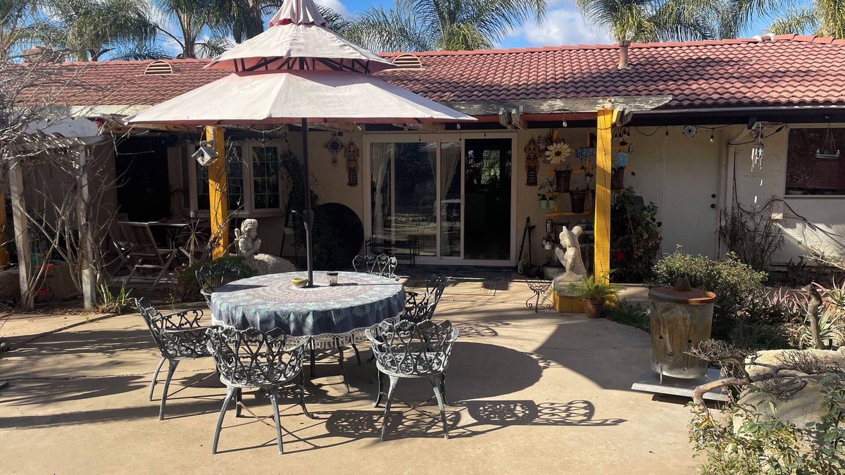 Vista House | Charming 2-bedroom house with WiFi, AC in welcoming Vista