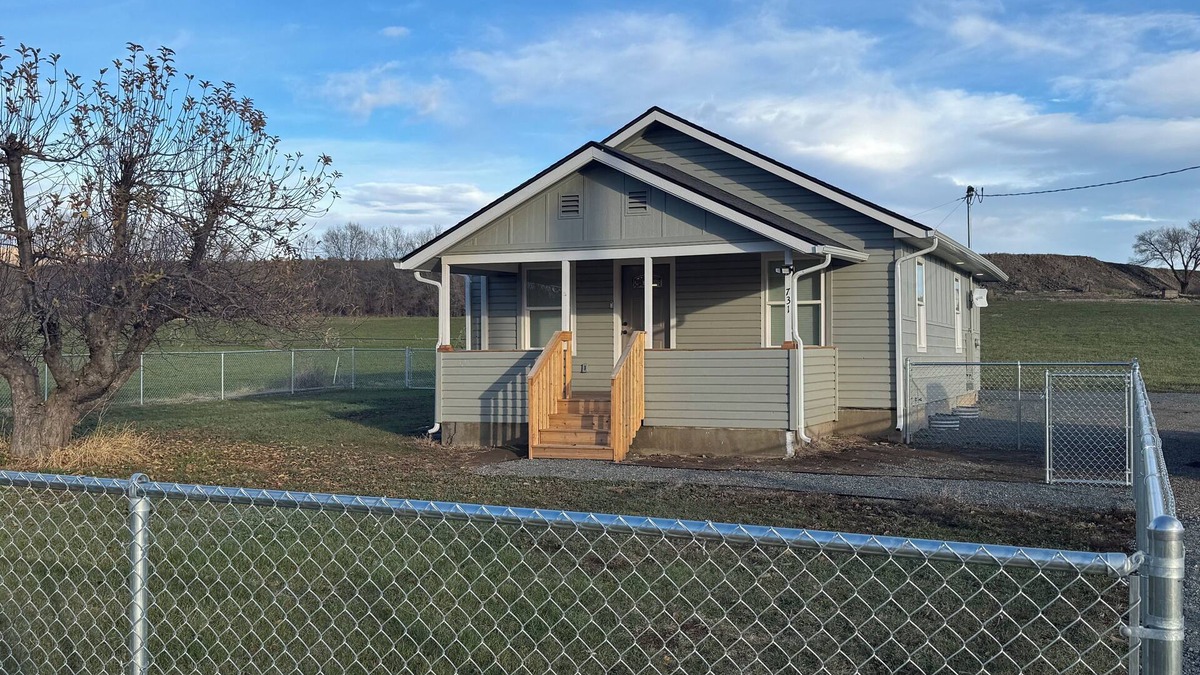 Yakima House | Charming 2-bedroom house with WiFi, AC in peaceful East Selah