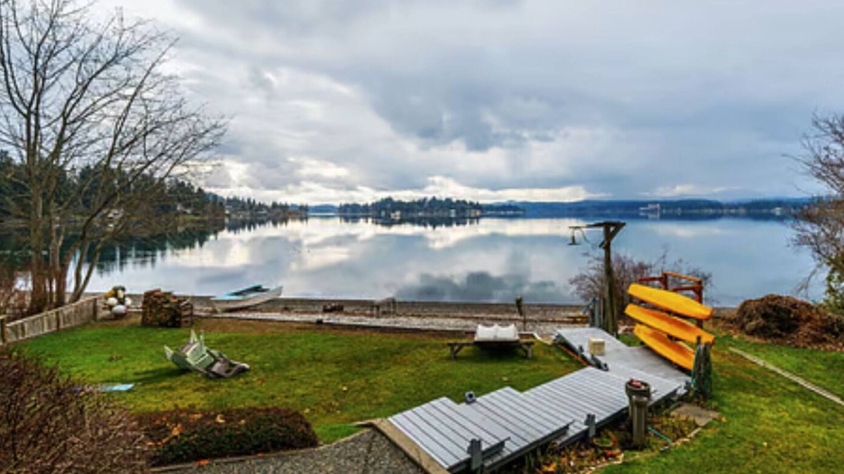 Bremerton Apartment | Charming 2-bedroom in Bremerton with WiFi, AC and beach access!