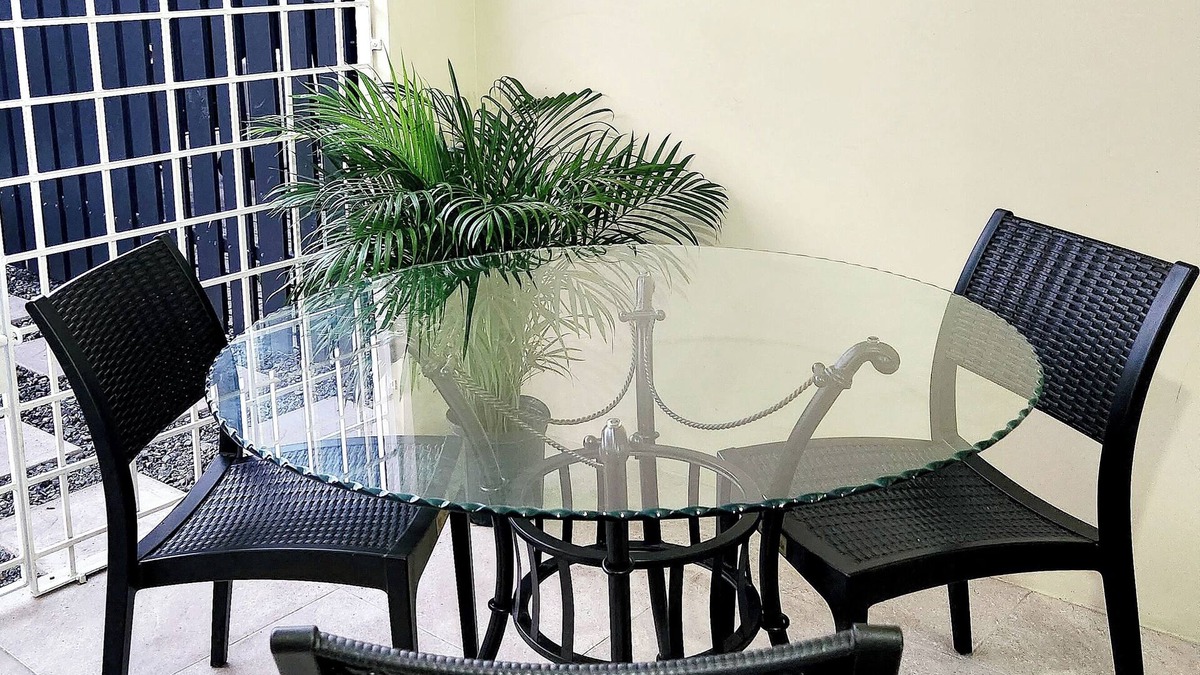 Harbour View House | Charming 2-bedroom Townhome with 24-hr security close to the Airport