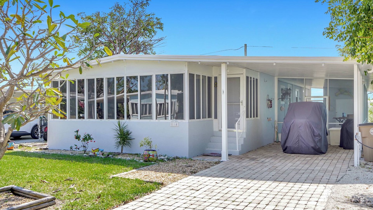 Monroe County House | Charming 2-Bedroom Key Largo Breeze Retreat - 55+ Community Silver Shores