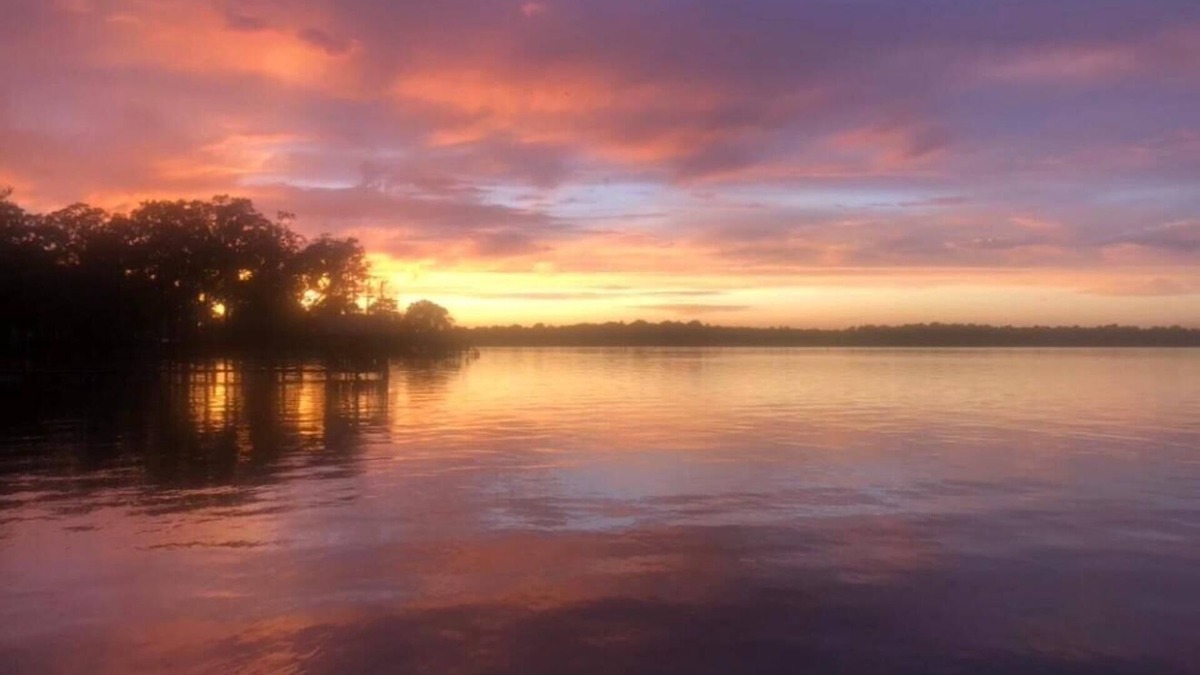 Long Branch House | Charming 2-bedroom Lakehouse on Lake Murvaul with WiFi, AC