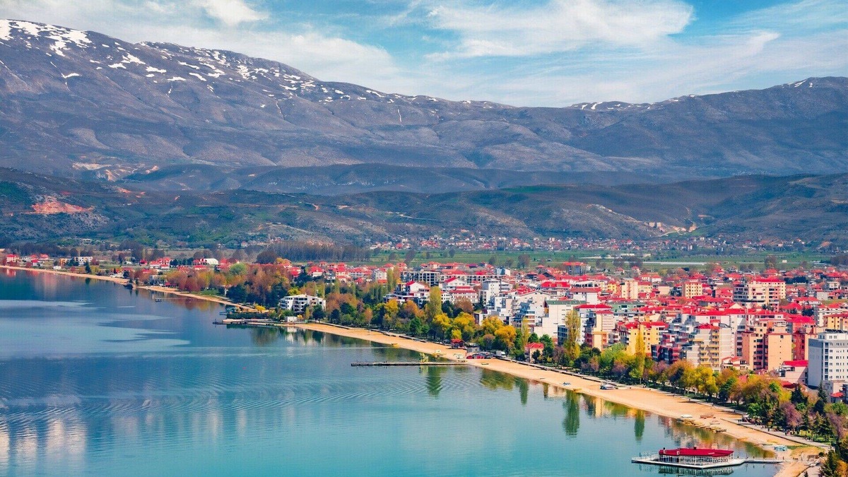 Pogradec House | Charming 2-bedroom lake house with WiFi and AC in enchanting Pogradec, Albania