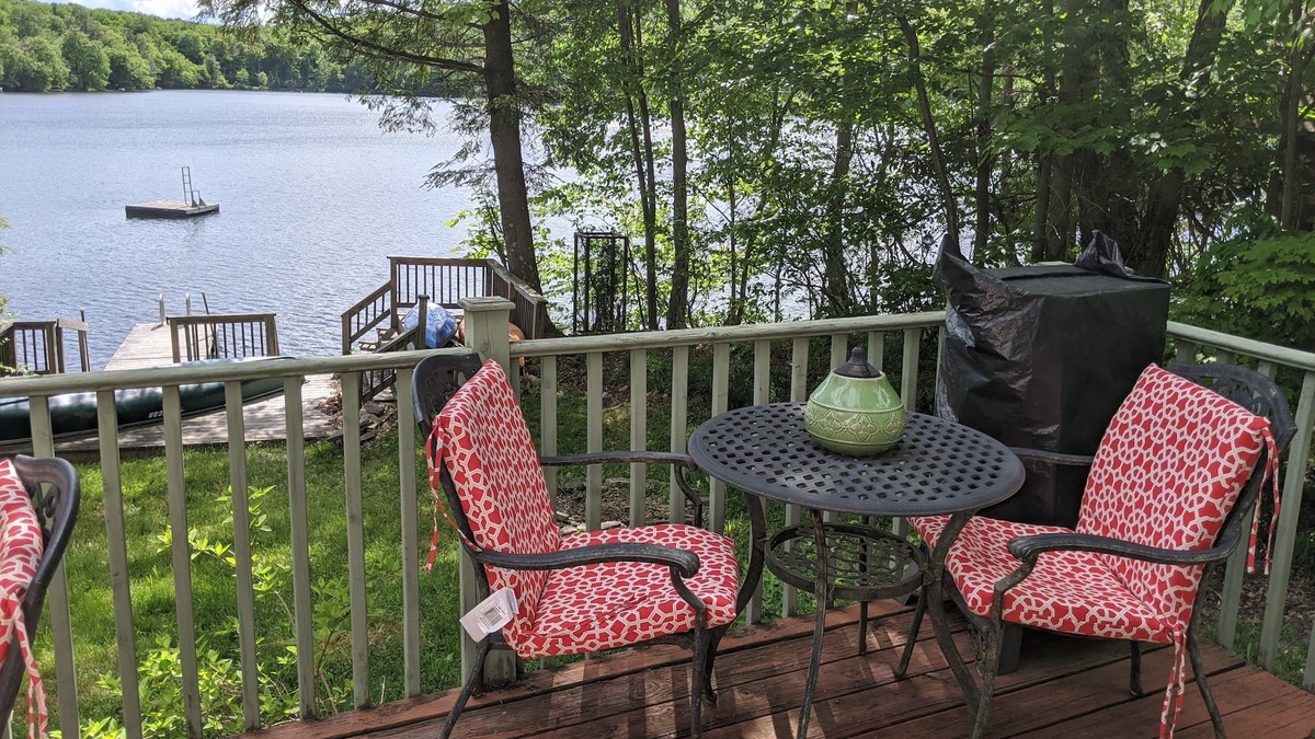 Roscoe Cottage | Charming 2 Bedroom Lakefront Cottage in the Catskill Mountains