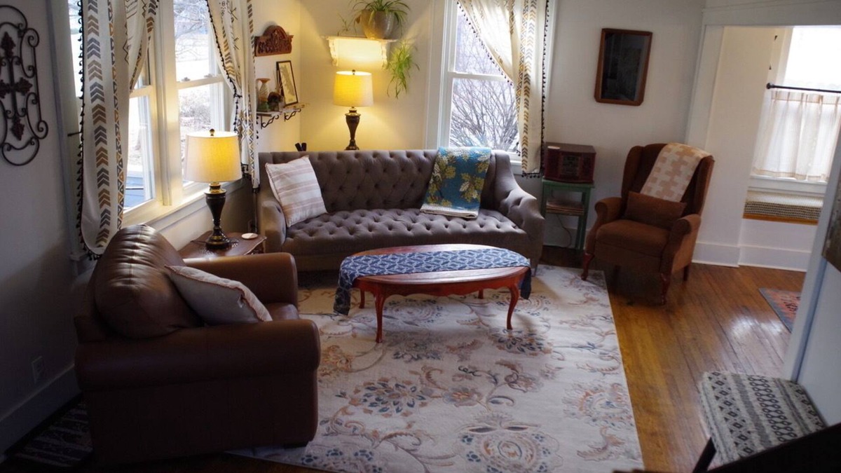 Galesburg House | Charming 2-bedroom, pet-friendly home in Galesburg—near to Knox College