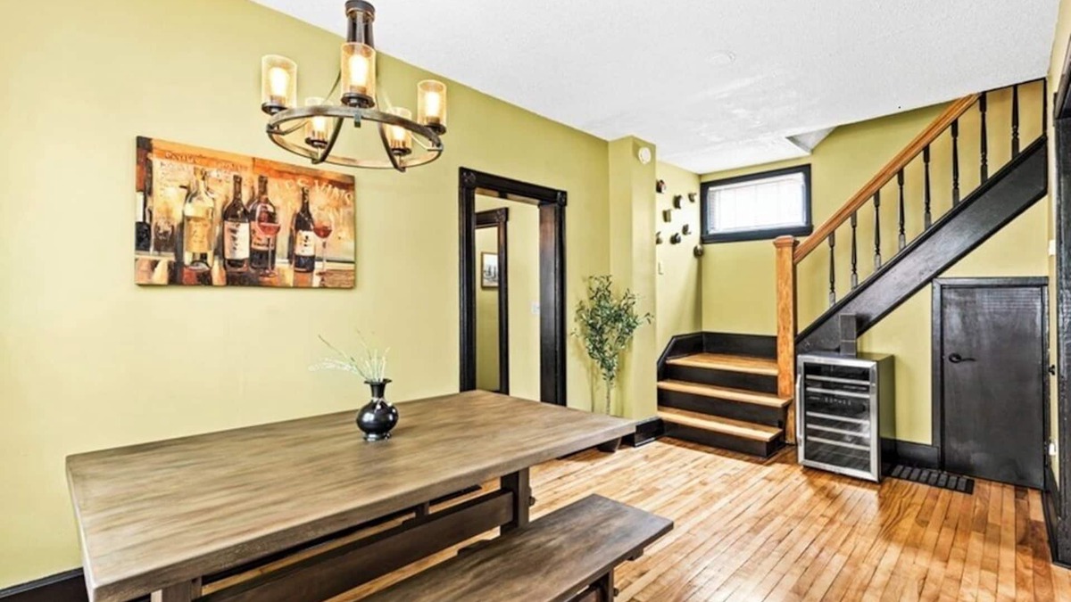 Ashland House | Charming 2-Bedroom Pet-Friendly Home Walkable to Downtown, Murals & Coffeehouse