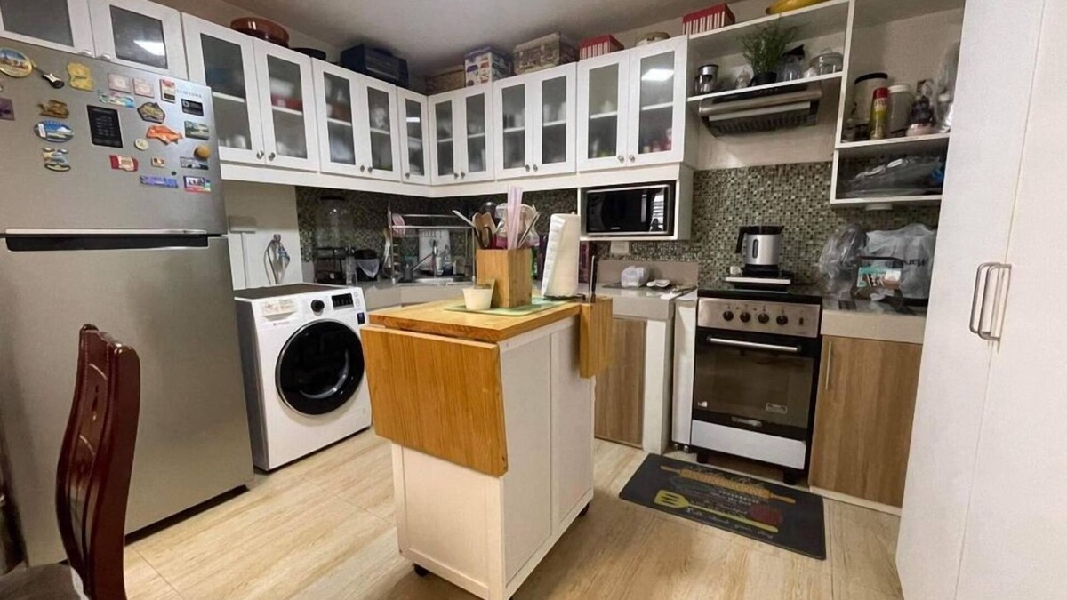 Mandurriao Condo | Charming 2-bedroom condo in wonderful Iloilo City with WiFi, AC