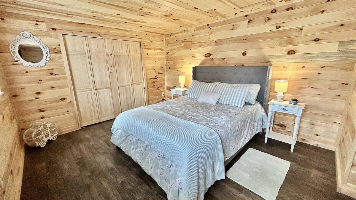 Hermon Cabin | Charming 2 Bedroom Private Cabin Near Bangor