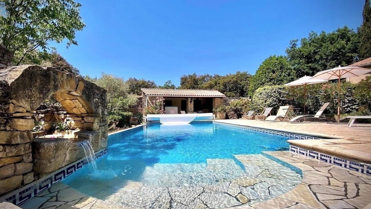 Venasque Cottage | Charming 2-bedroom Provencal Cottage in Peaceful Venasque with Heated Pool