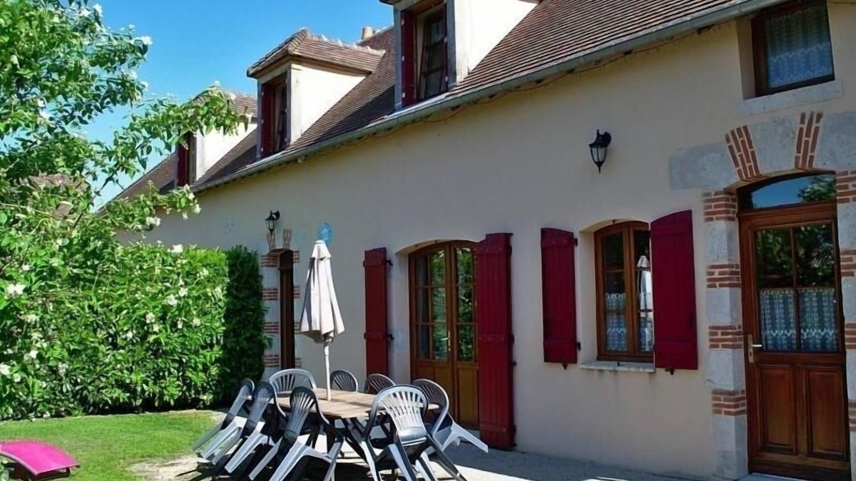 Lorcy Cottage | Charming 2-Bedroom Rural House with Private Terrace Near Fontainebleau