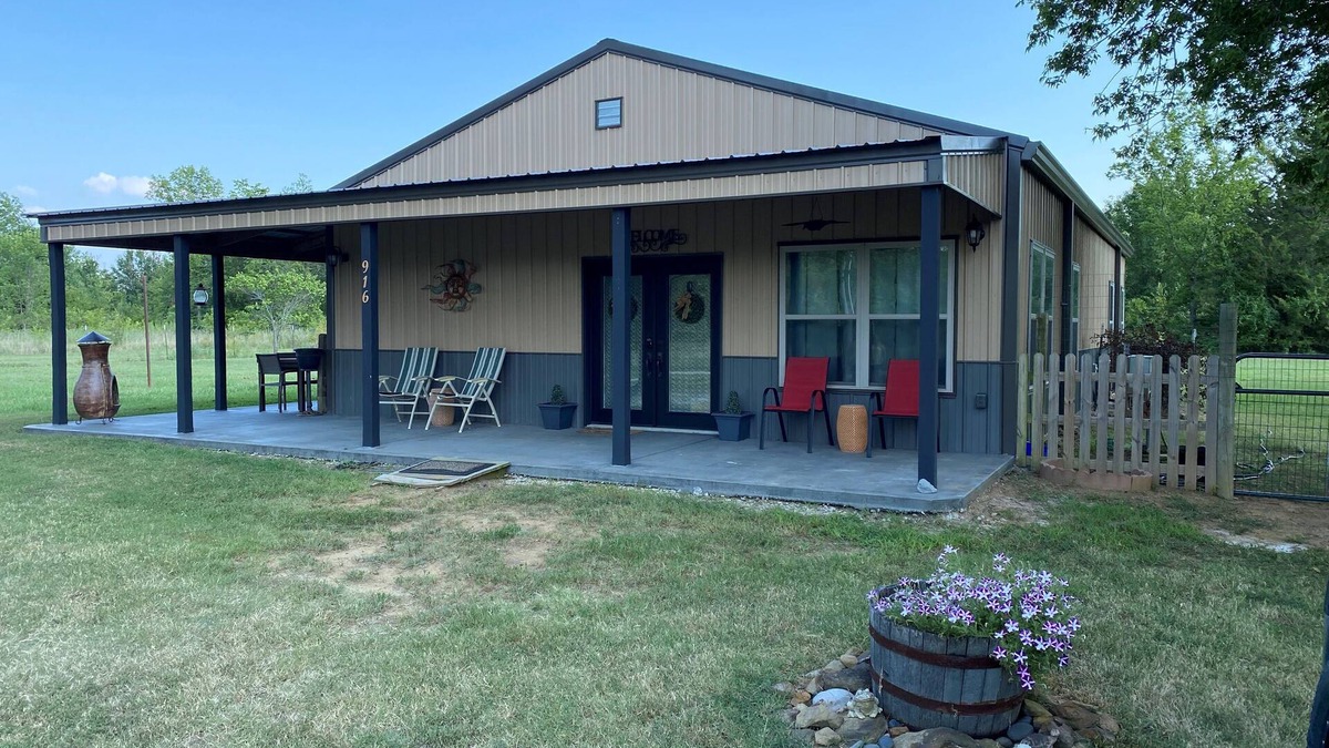 Pryor House | Charming 2-bedroom rural home outside of the city of Pryor Creek