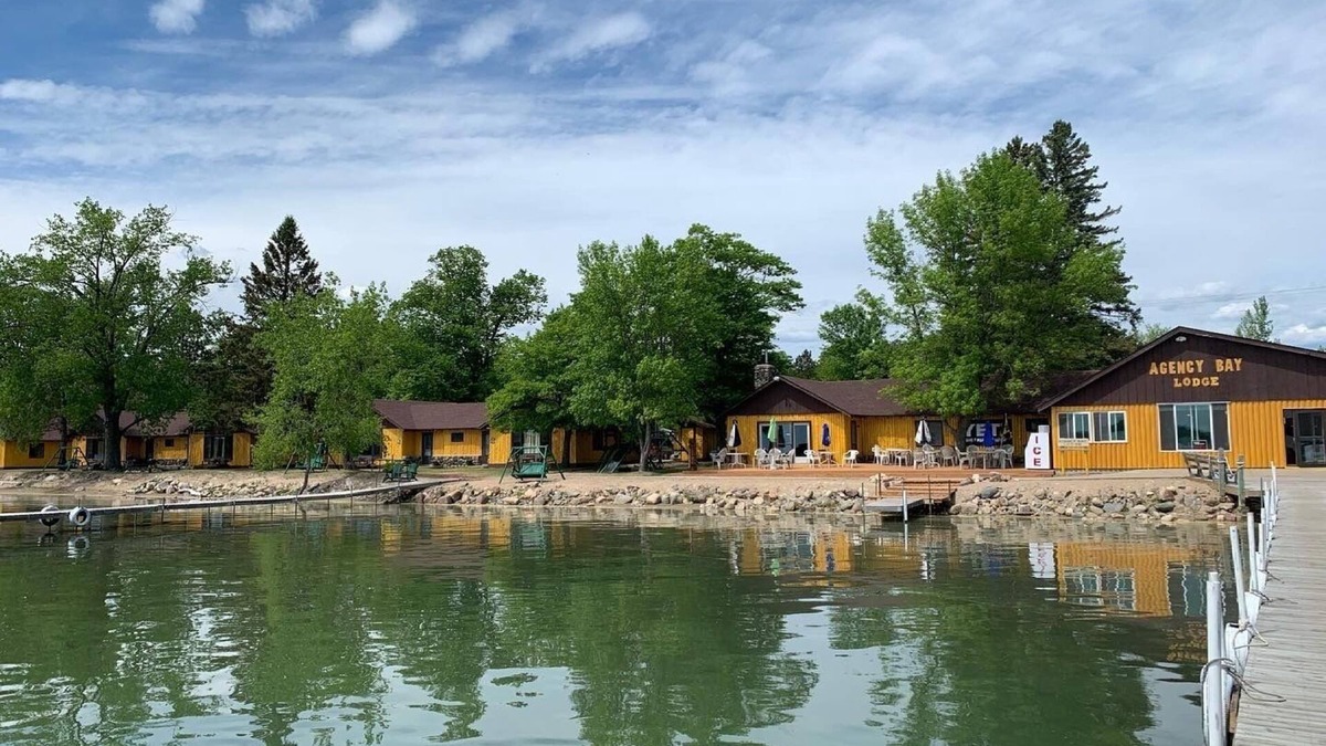 Walker House | Charming 2-bedroom RV on the Beach of Leech Lake!