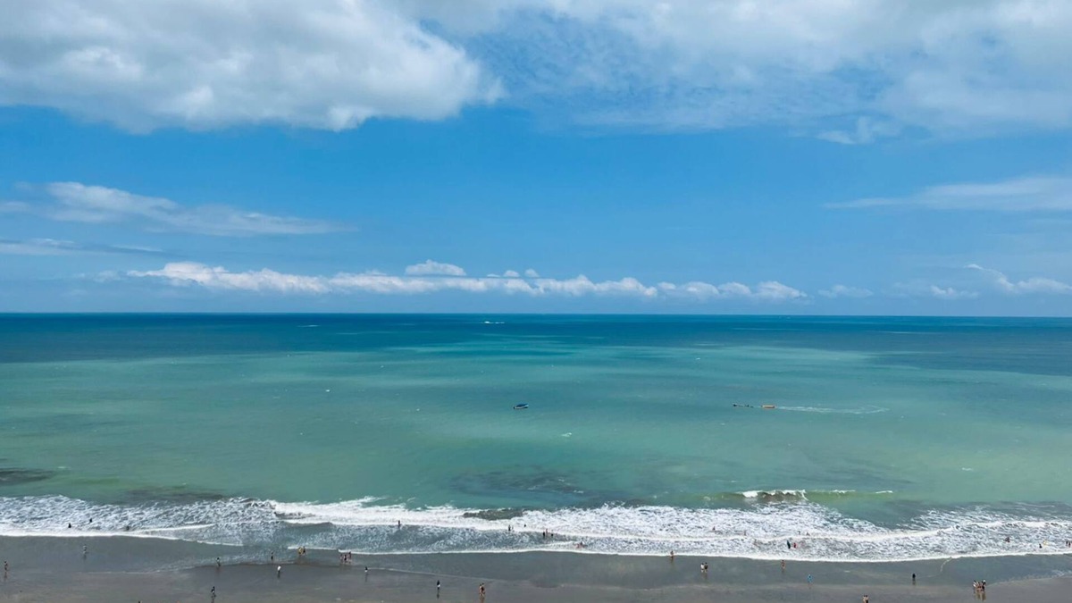 Tonsupa Apartment | Charming 2-bedroom sea front apartment in fabulous Tonsupa with AC