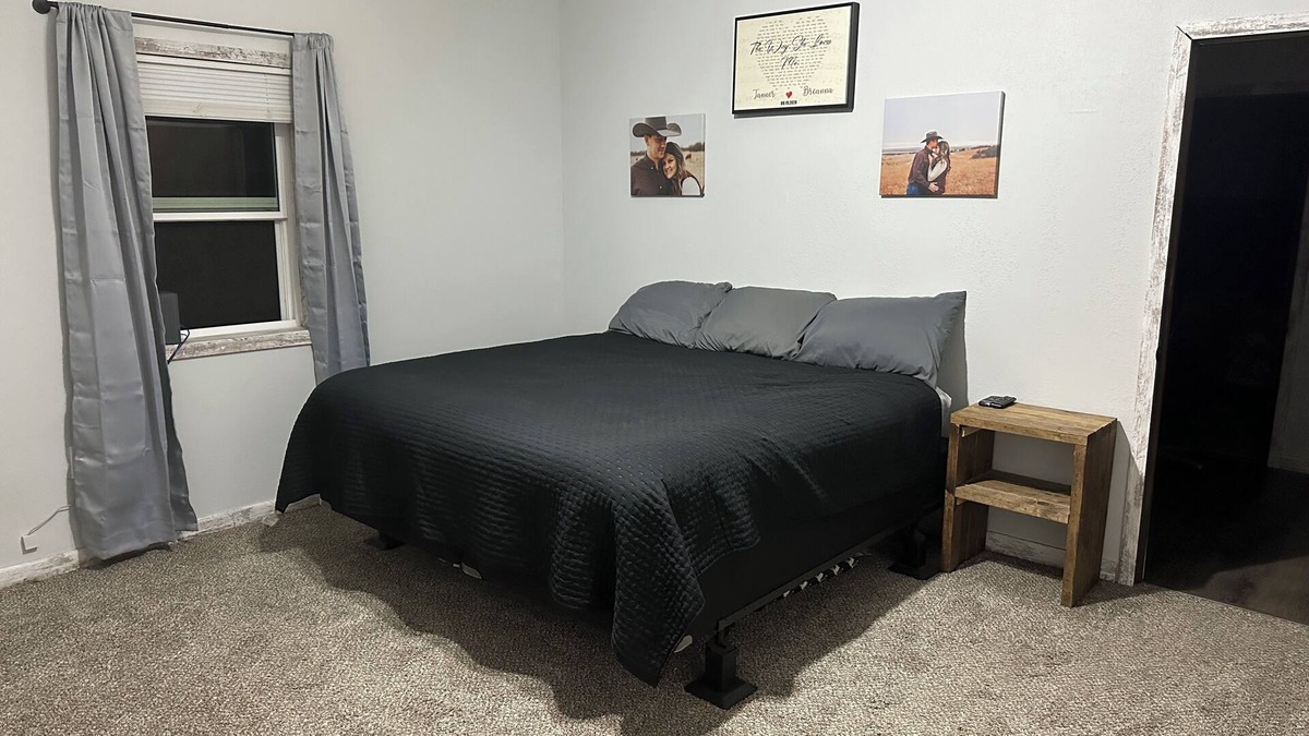 Bushong Cabin | Charming 2-bedroom Shouse with WiFi, AC in lovely Allen