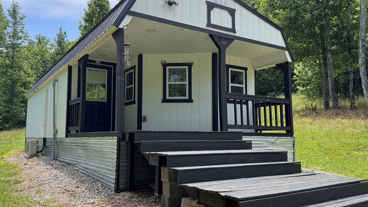 Prospect Cabin | Charming 2-bedroom tiny house secluded in the country