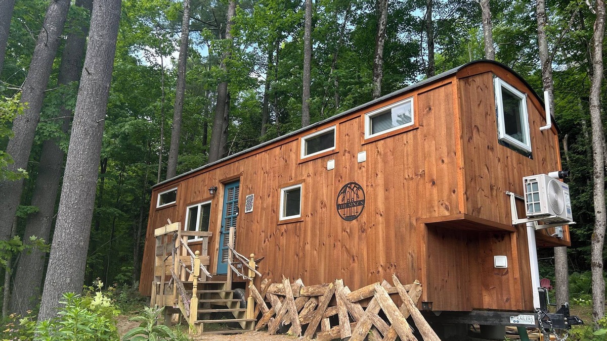 North Troy Cabin | Charming 2-bedroom Tiny Home with AC, WiFi near Jay Peak and Canadian border!