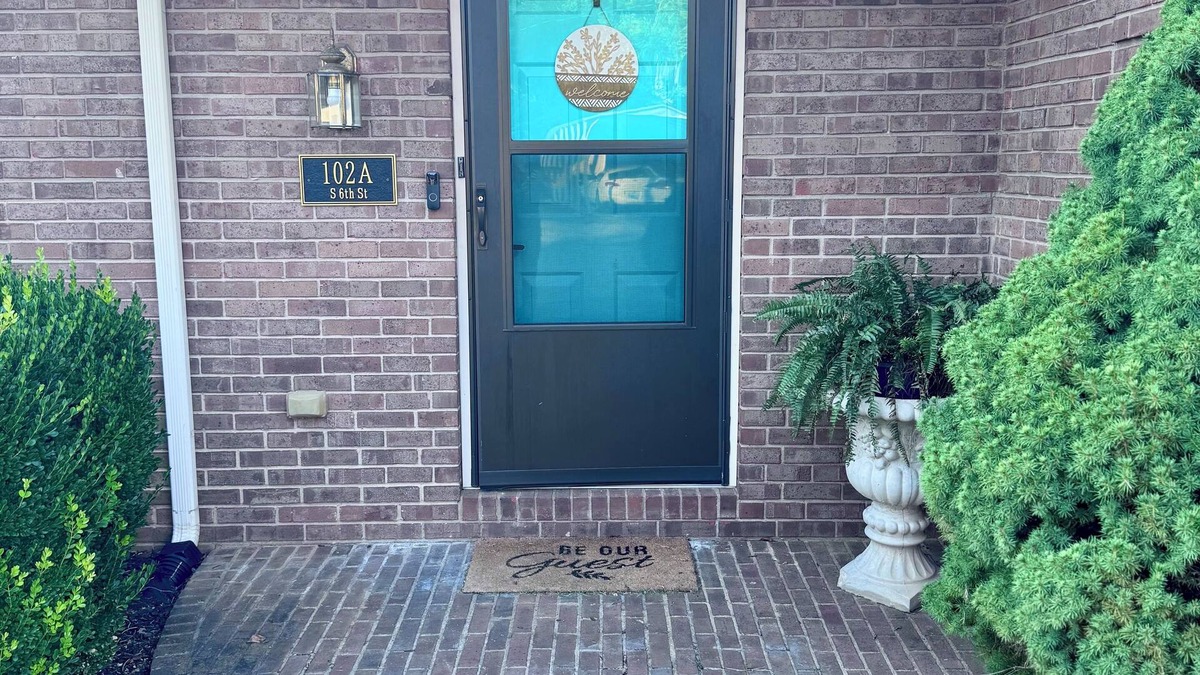 Cave City House | Charming 2-bedroom townhome near downtown Cave City. Child and pet friendly.
