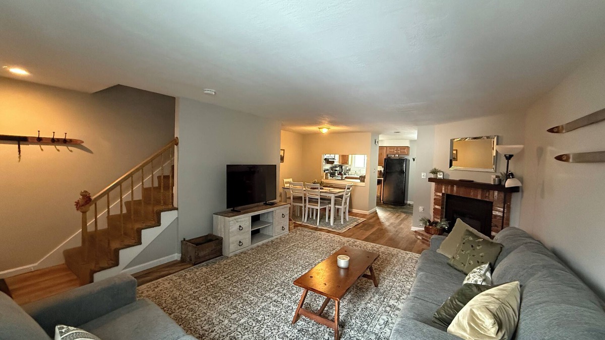 North Woodstock House | Charming 2-bedroom townhome North Woodstock. Walk to town, 5mins from Loon.