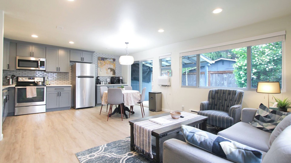 Olde Town House | Charming 2-bedroom townhome in beautiful Issaquah with WiFi, AC