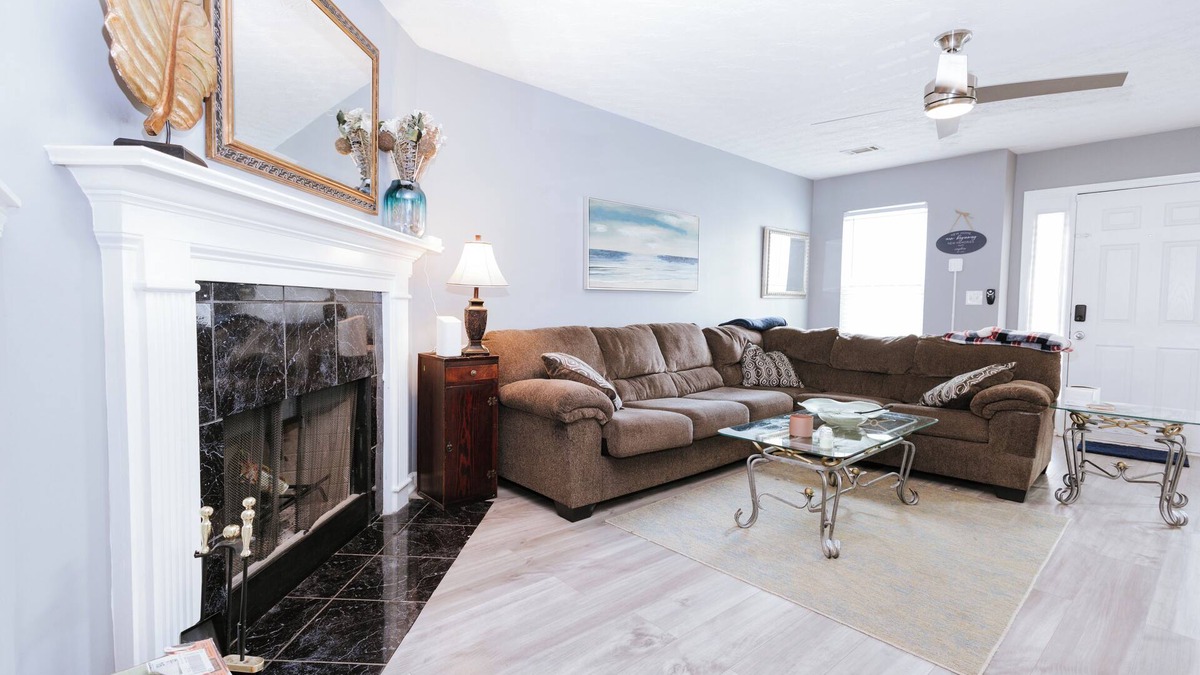 Decatur House | Charming 2-bedroom townhome in Decatur with AC, WiFi