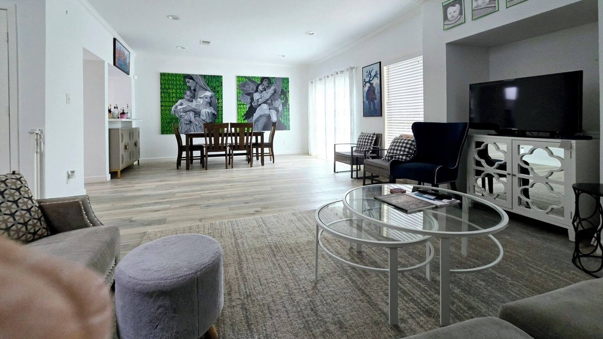 Memorial House | Charming 2-bedroom townhome in energy corridor, FULL of light