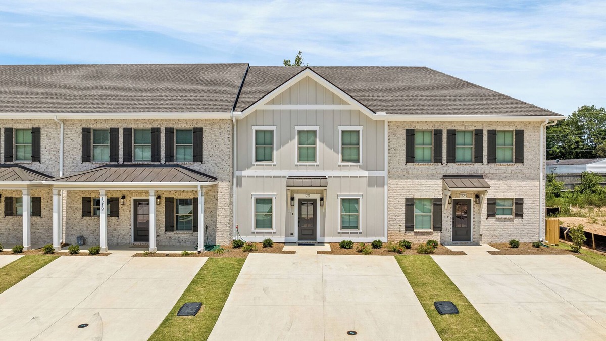 Auburn House | Charming 2-bedroom townhome with WiFi, minutes from Auburn University's campus