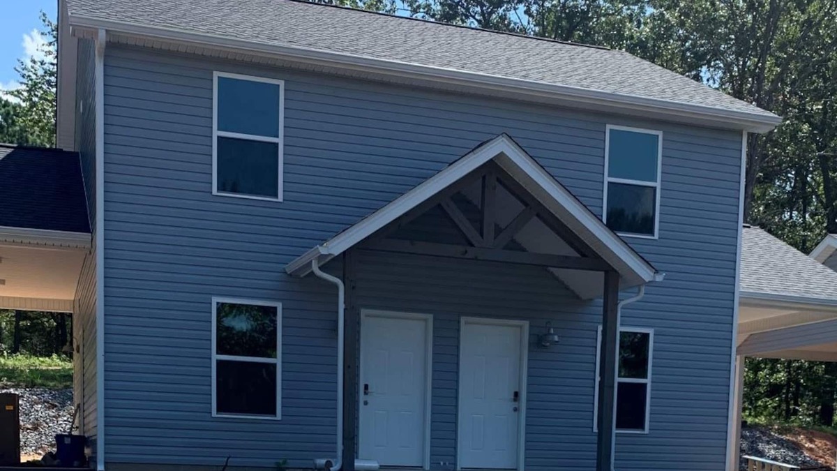 Benton House | Charming 2-bedroom townhome in Benton with AC