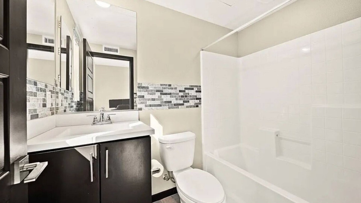 Irvine House | Charming 2-bedroom townhome with AC, WiFi in Great Park Irvine