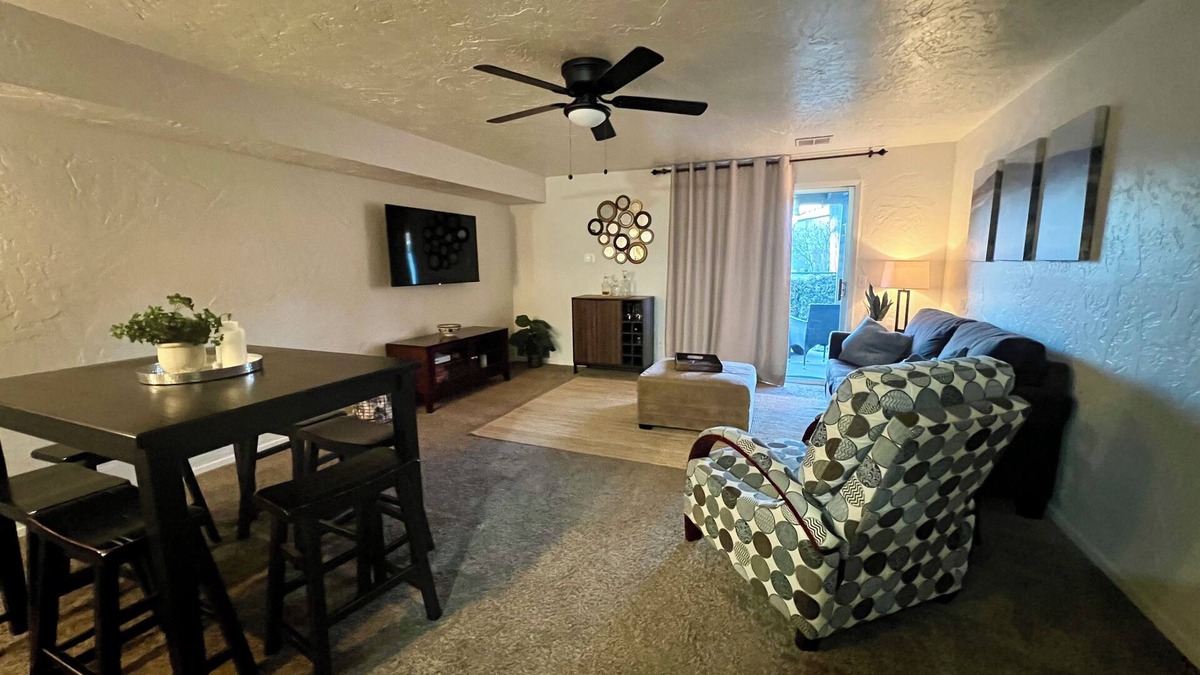 Eagle House | Charming 2-bedroom townhome in Eagle with WiFi, AC. Walk to downtown Eagle!