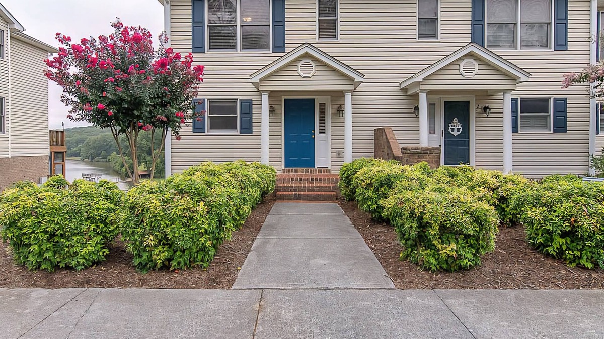 Hardy House | Charming 2-bedroom townhome on Smith Mountain Lake