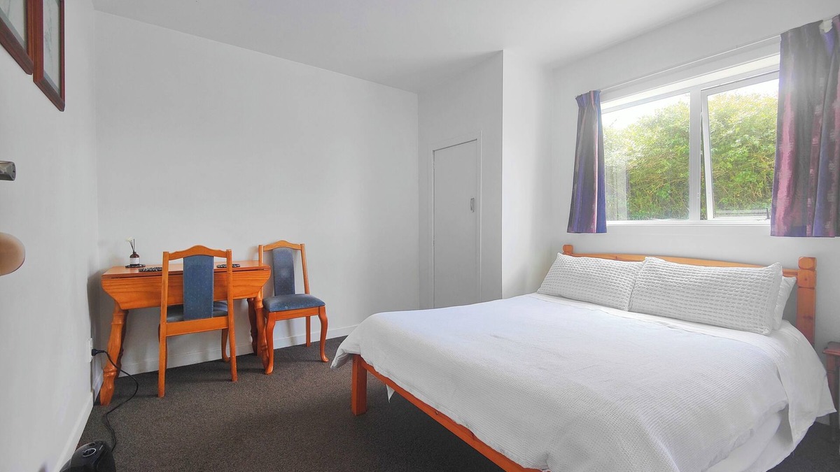 Johnsonville House | Charming 2-bedroom unit in lovely Wellington with AC, WiFi sale on now