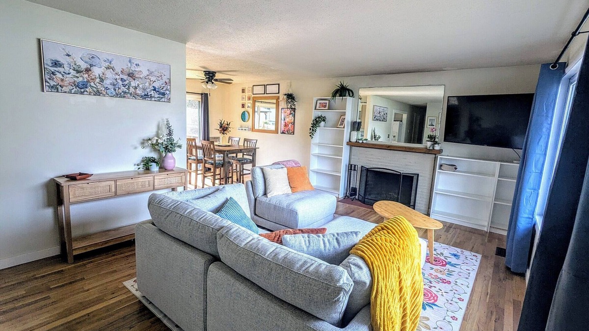 Beaverton Condo | Charming 2-bedroom unit with WiFi, backyard in lovely Beaverton