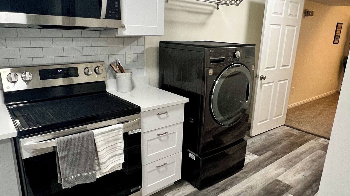 Riverdale House | Charming 2-bedroom unit in delightful area. Close to downtown and ski resorts.