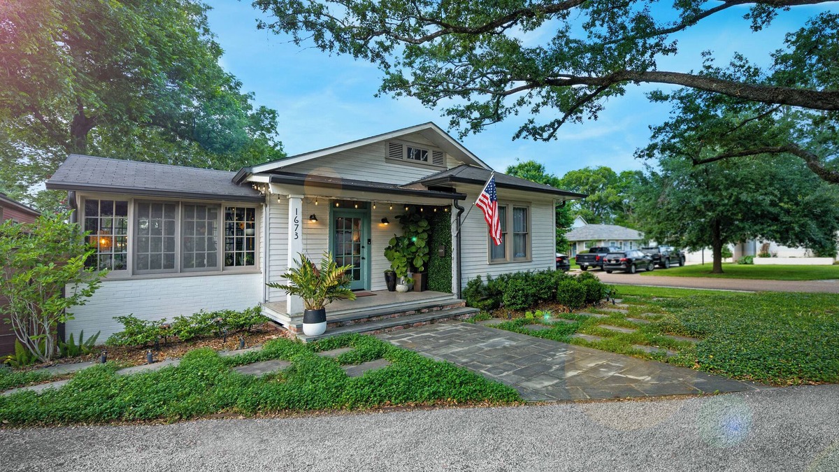 Mid City South House | Charming 2-bedroom in Garden District/Mid City Baton Rouge for 7 guests