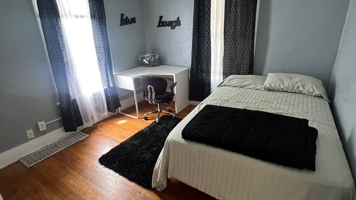 Blue Island Apartment | Charming 2-bedroom apartment in marvelous Blue Island with WiFi