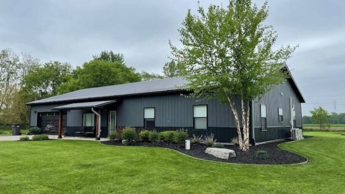Burnips House | Charming 2 Bedroom Home with Hot Tub and Fire Pit