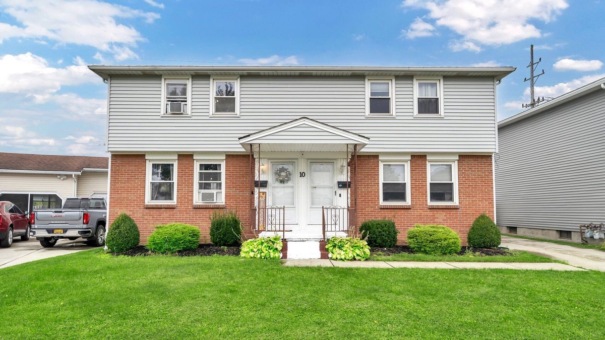 Cheektowaga Apartment | Charming 2-bedroom apartment near airport in peaceful Cheektowaga