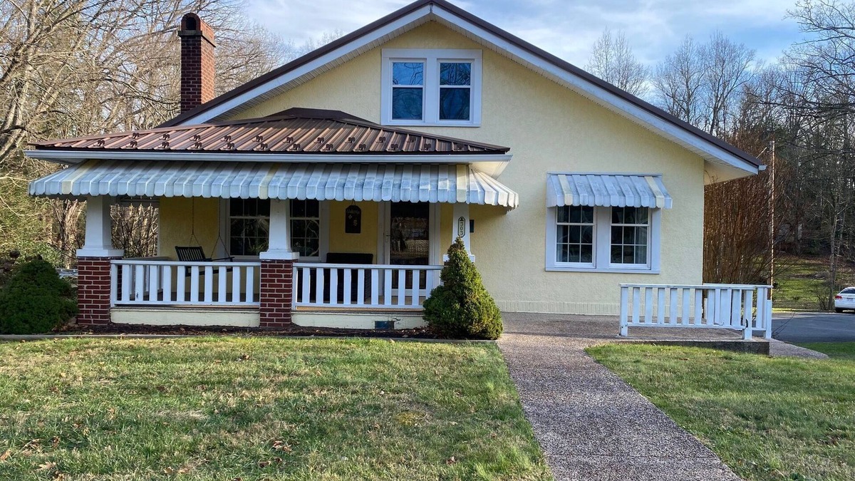 Fayetteville House | Charming 2-bedroom house in Fayetteville close to National Park and downtown.