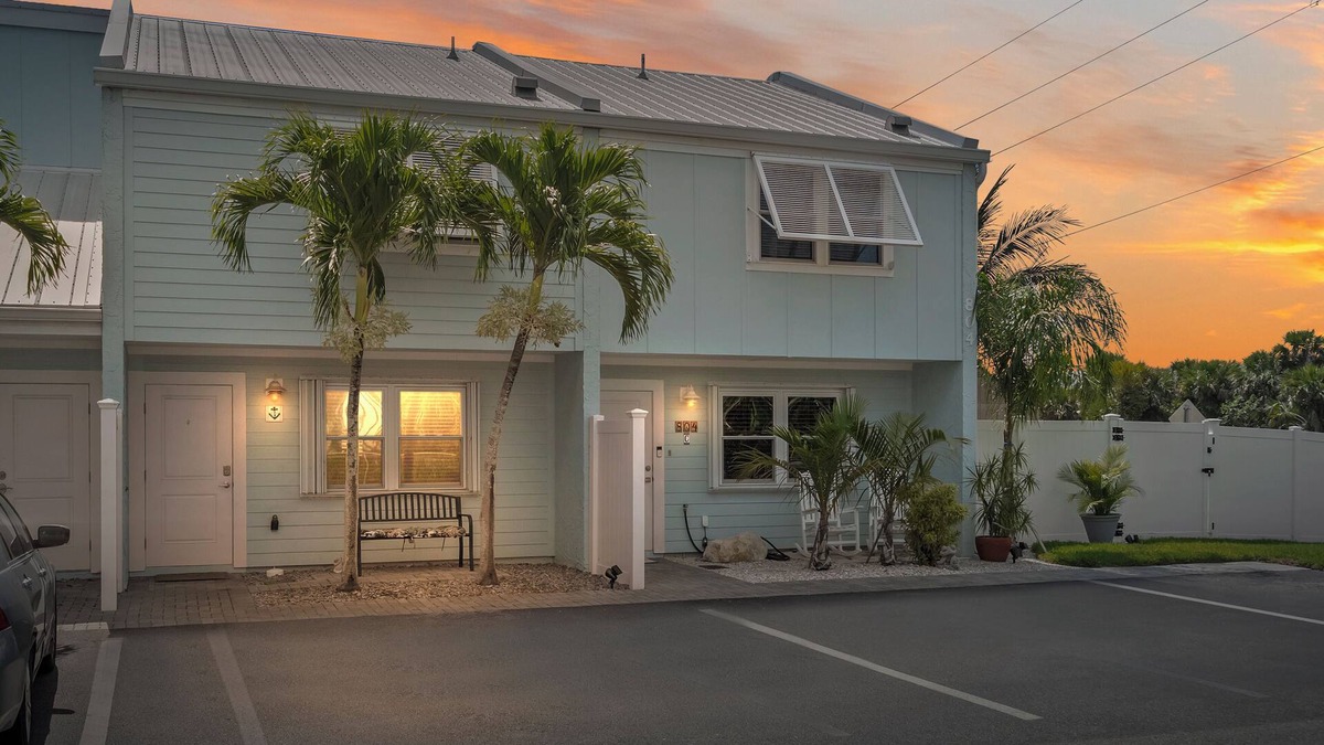 Fort Pierce Shores House | Charming 2-bedroom, 2.5 bath townhome in enjoyable North Hutchinson Island!