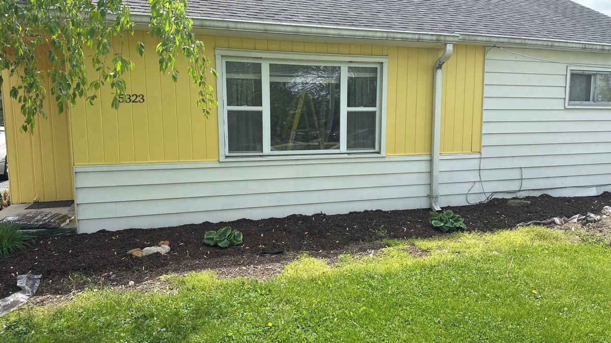 West Newton House | Charming 2-bedroom house in brilliant Indianapolis with AC, WiFi