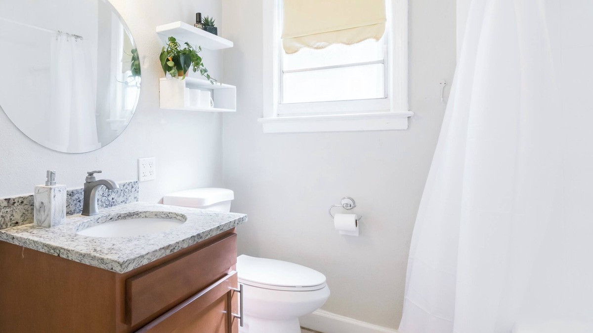 Lakeshore South House | Charming 2-bedroom house in fantastic Jacksonville with WiFi, AC