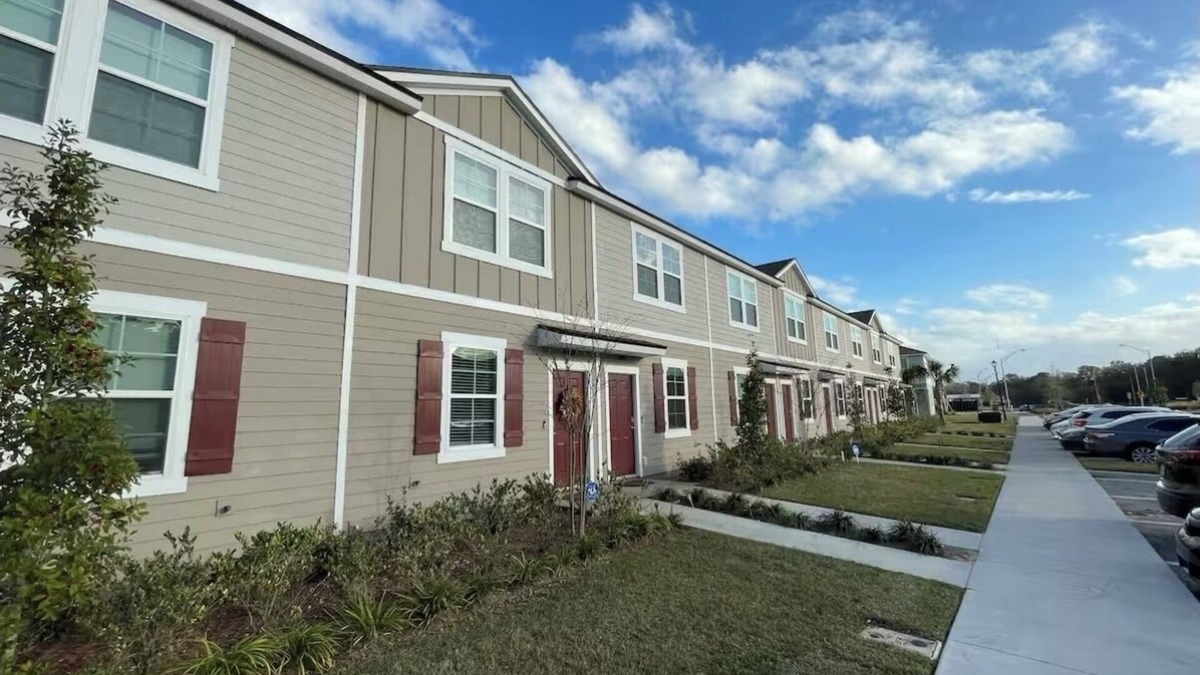 Arlington House | Charming 2-bedroom townhome with AC, WiFi in peaceful Jacksonville