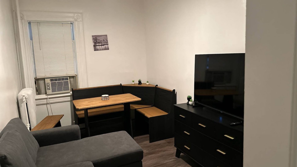 Jersey City Apartment | Charming 2-bedroom apartment with AC, WiFi in Jersey City
