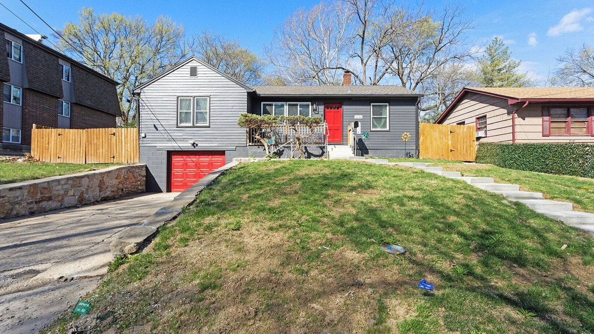 Rosedale House | Charming 2-bedroom house in Kansas City, minutes away from all major Hospitals