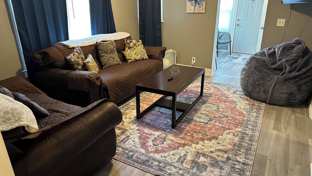 Keego Harbor Apartment | Charming 2-bedroom apartment with AC, WiFi in Pleasant Keego Harbor